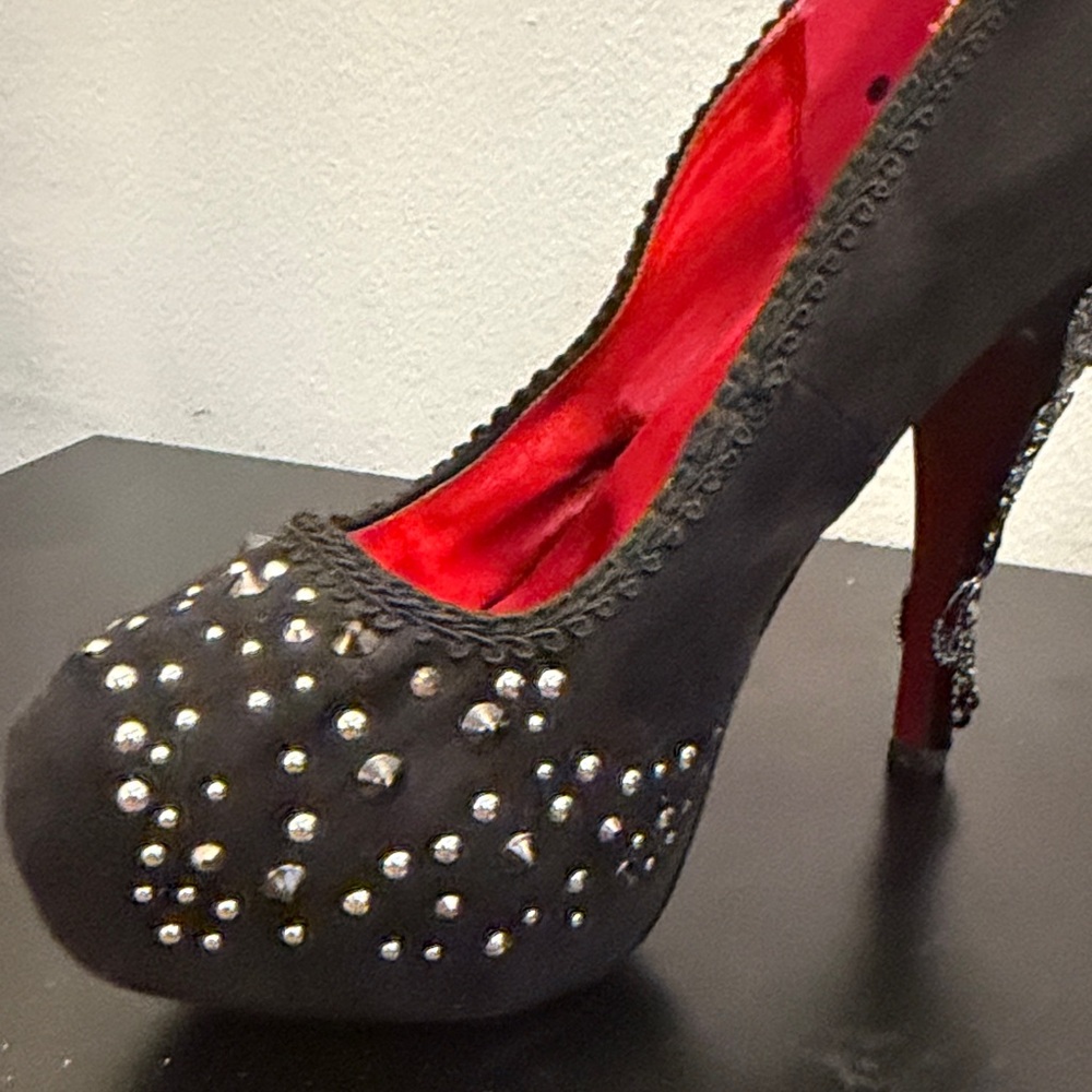Black crystal
Studded Women's high heel Shoes - Picture 14 of 17